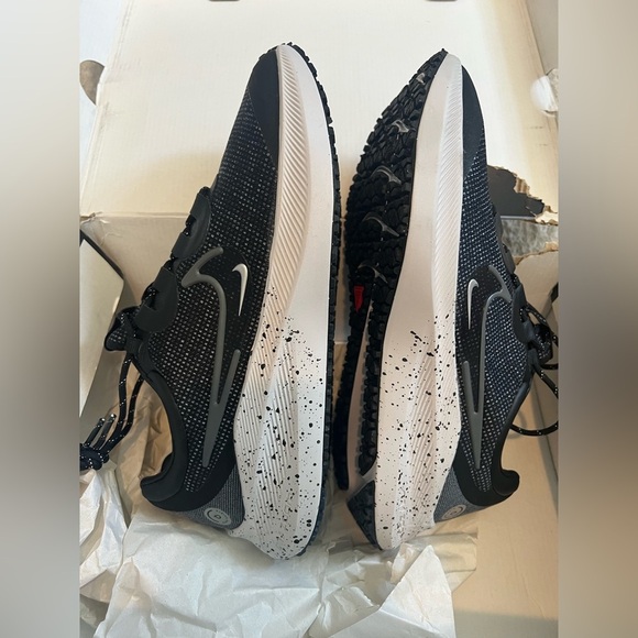 9W/7.5M - [NEW] Women's Nike Zoom Winflo 8 Shield Running Shoes Black DC3730-001 - Picture 6 of 11